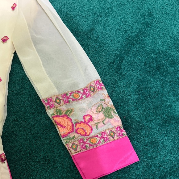 Elegant Pink and Cream Floral kameez with dupatta - Picture 5 of 10